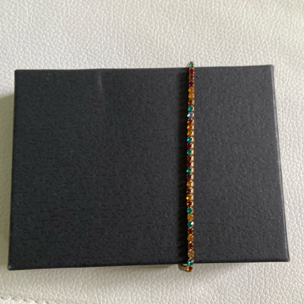 Multi-gem stretch bracelet